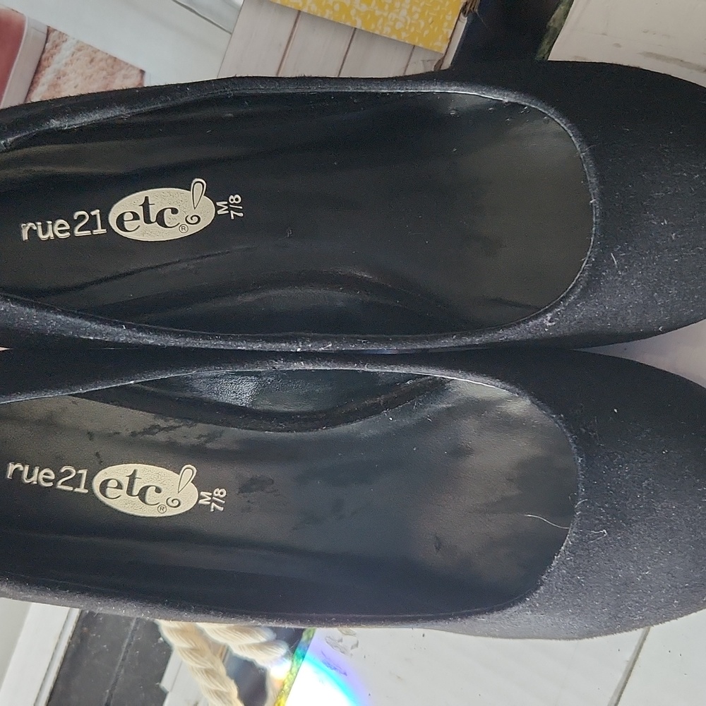 Shoes - Picture 4 of 4